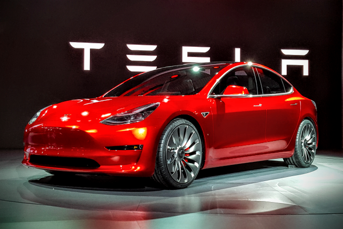 Tesla Faces Earnings Shortfall as Weak Sales and Shrinking Margins Weigh on Performance