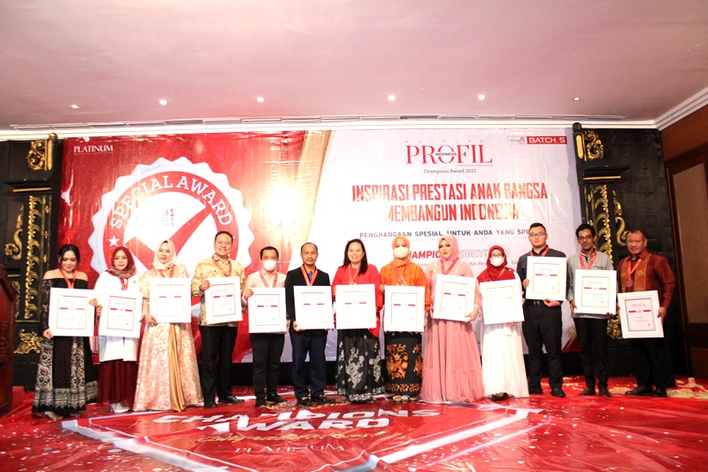 #1 Anugerah Prestasi Indonesia in The Psychology of Achievement: Why Award Symbols Enhance Authority and Public Trust